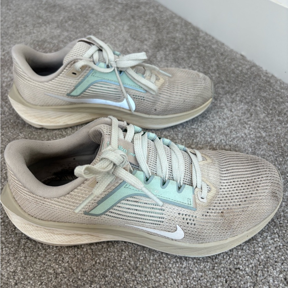 Nike Women's 8 Pegasus Running Shoes